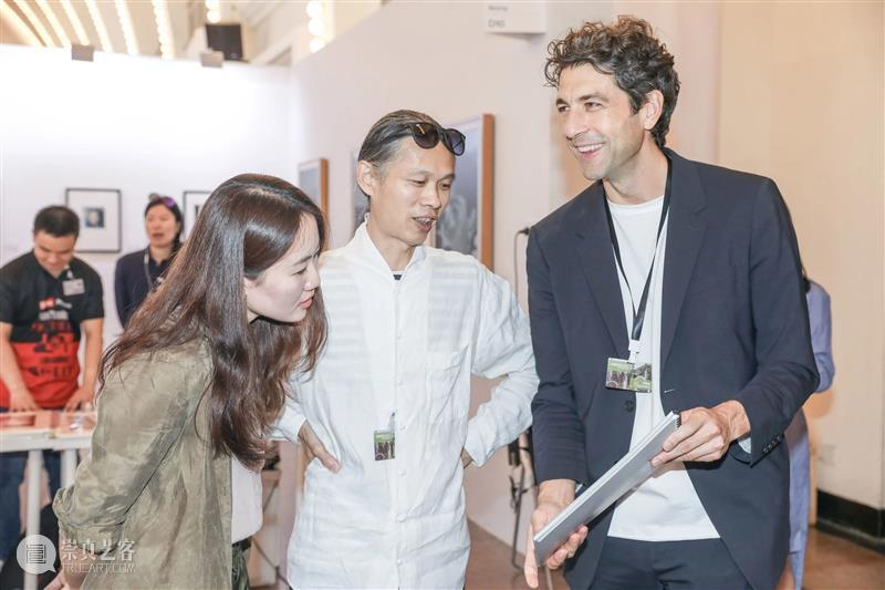 影像上海艺术博览会参展画廊 | 五月公园画廊 博文精选 PHOTOFAIRS 公园 画廊 影像 上海艺术博览会 外景 展位 艺术家 王庆松 塞巴斯提奥 萨尔加多 崇真艺客